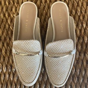 Kelly & Katie White and Tan Woven Mule size 7.5